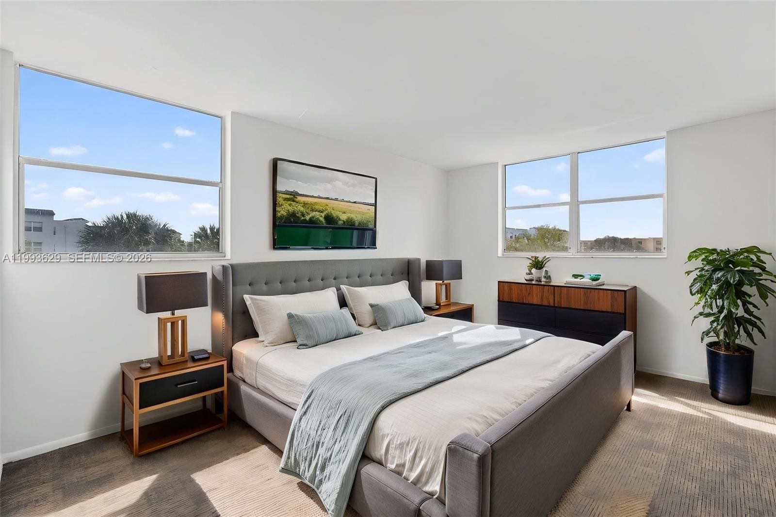 Real estate property located at 2821 Somerset Dr #302, Broward, Somerset No 1 Condo, Lauderdale Lakes, FL