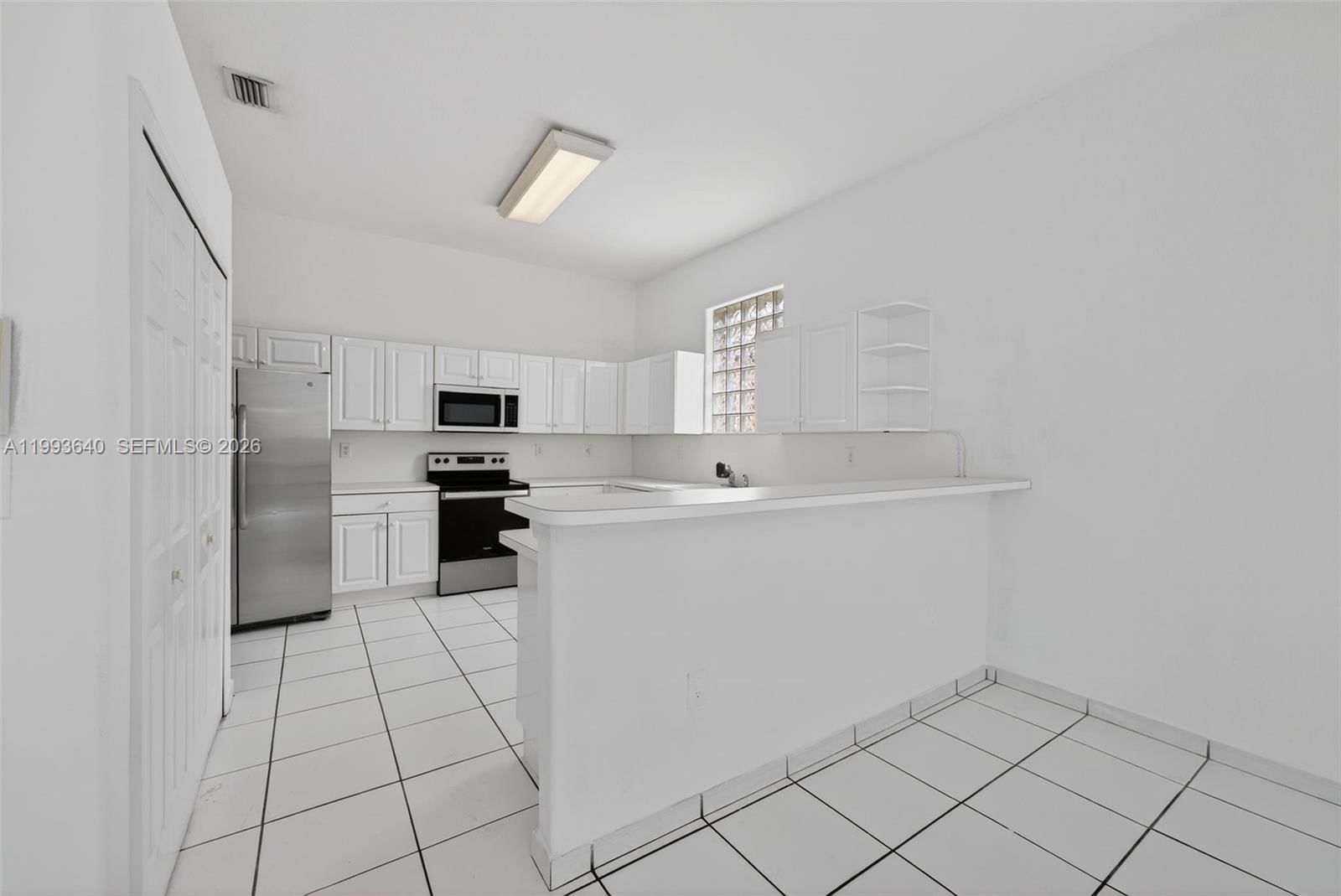 Real estate property located at 8852 147th Ln, Miami-dade, Genesis Estates, Miami Lakes, FL