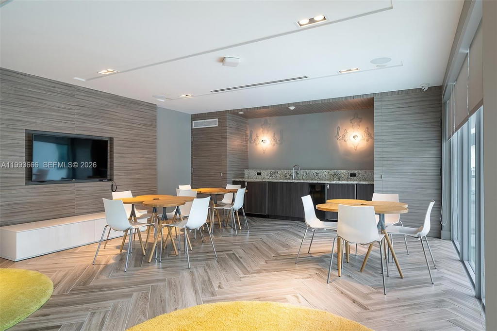 Real estate property located at 1600 1st Ave #711, Miami-dade, Le Parc At Brickell Condo, Miami, FL