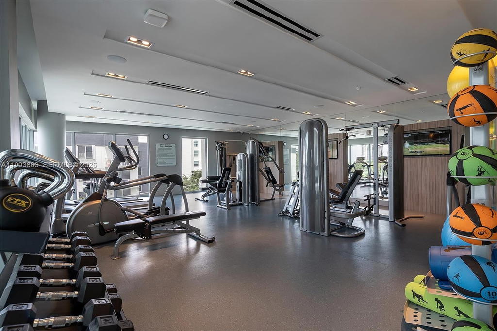 Real estate property located at 1600 1st Ave #711, Miami-dade, Le Parc At Brickell Condo, Miami, FL