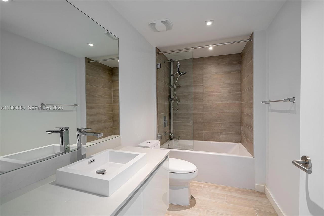 Real estate property located at 1600 1st Ave #711, Miami-dade, Le Parc At Brickell Condo, Miami, FL