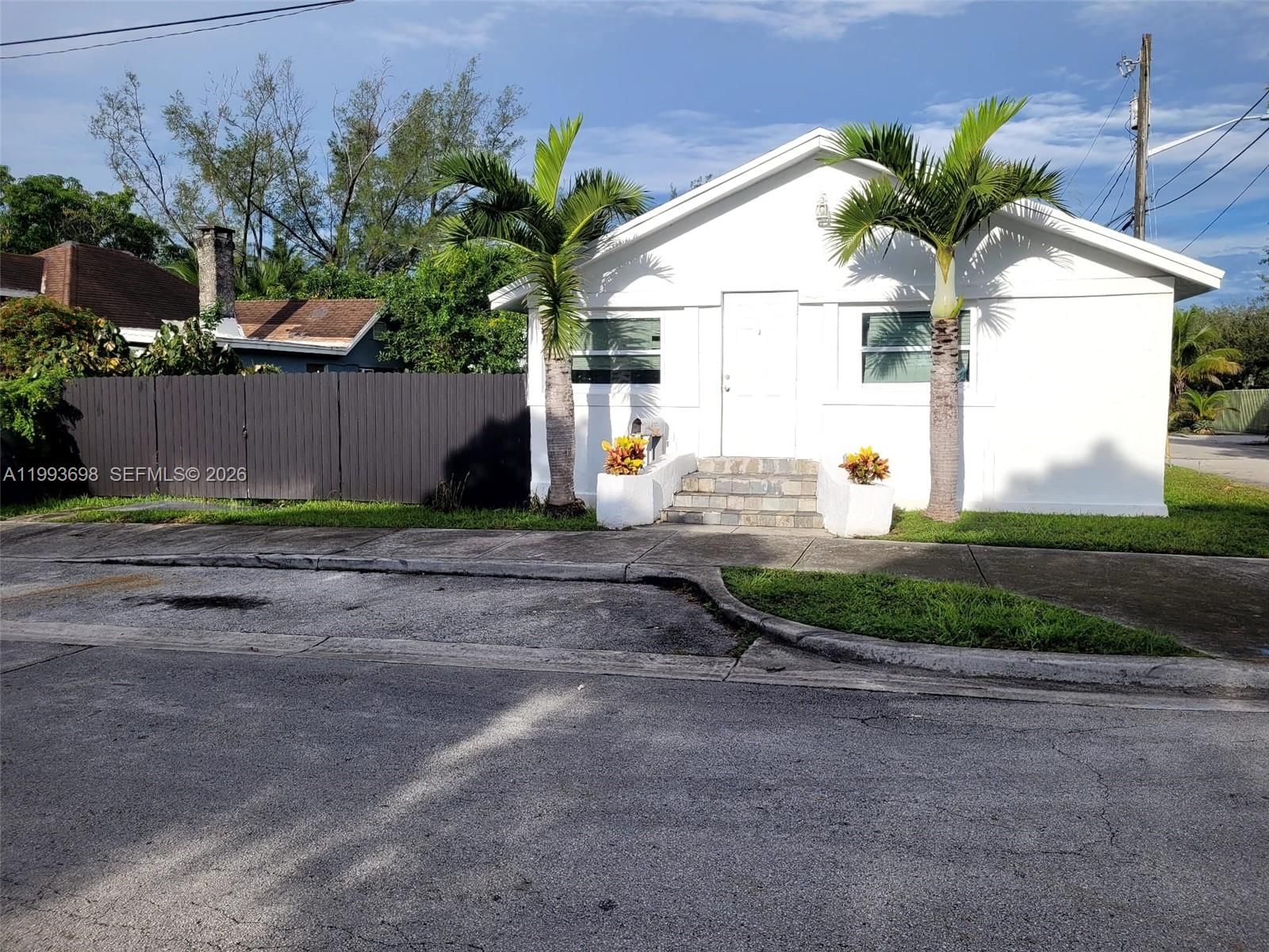 Real estate property located at 5720 Miami Pl, Miami-dade, Dixie Highway Track, Miami, FL