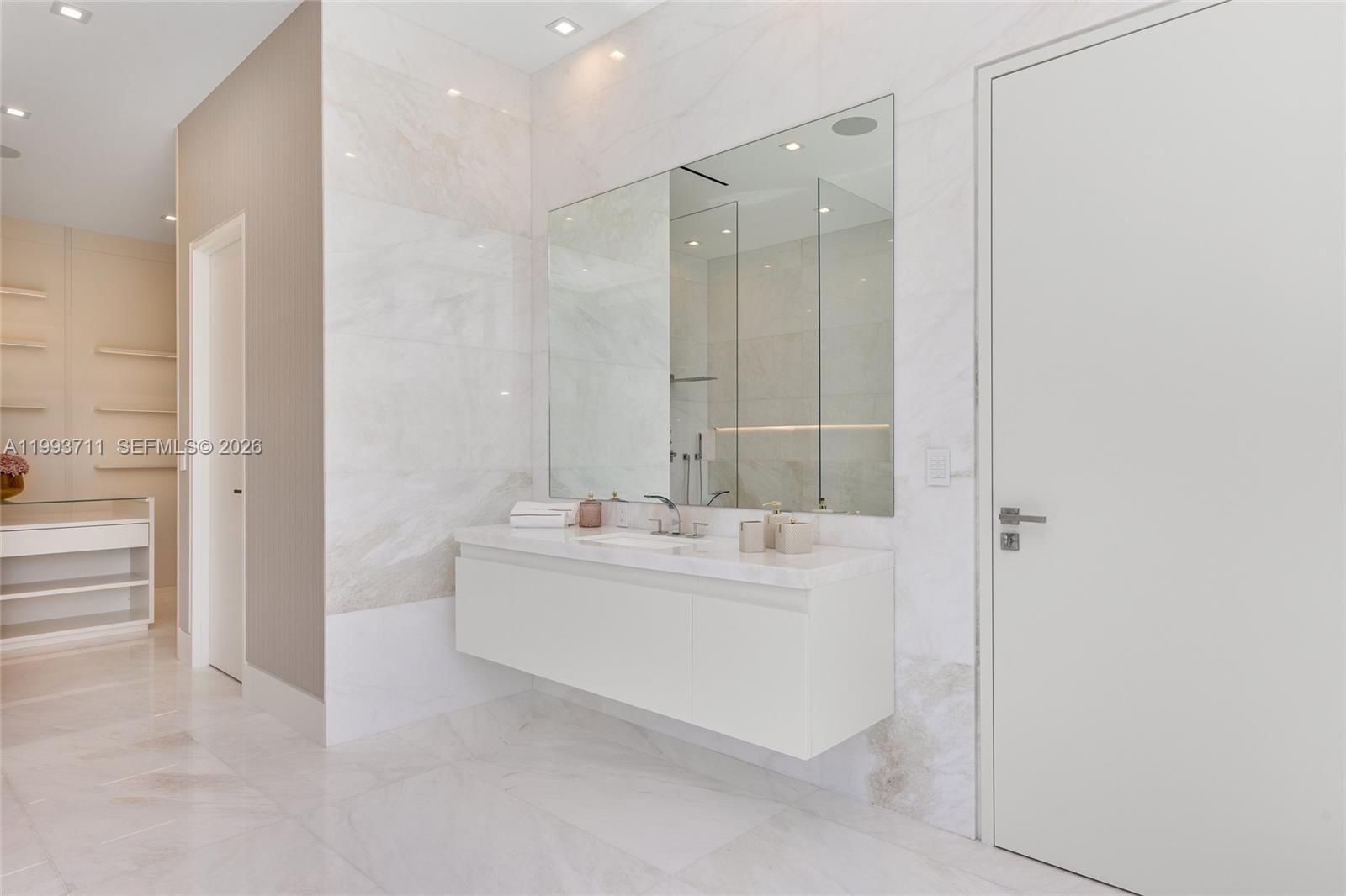 Real estate property located at 2560 Del Lago Dr, Broward, Del Lago Isle, Fort Lauderdale, FL