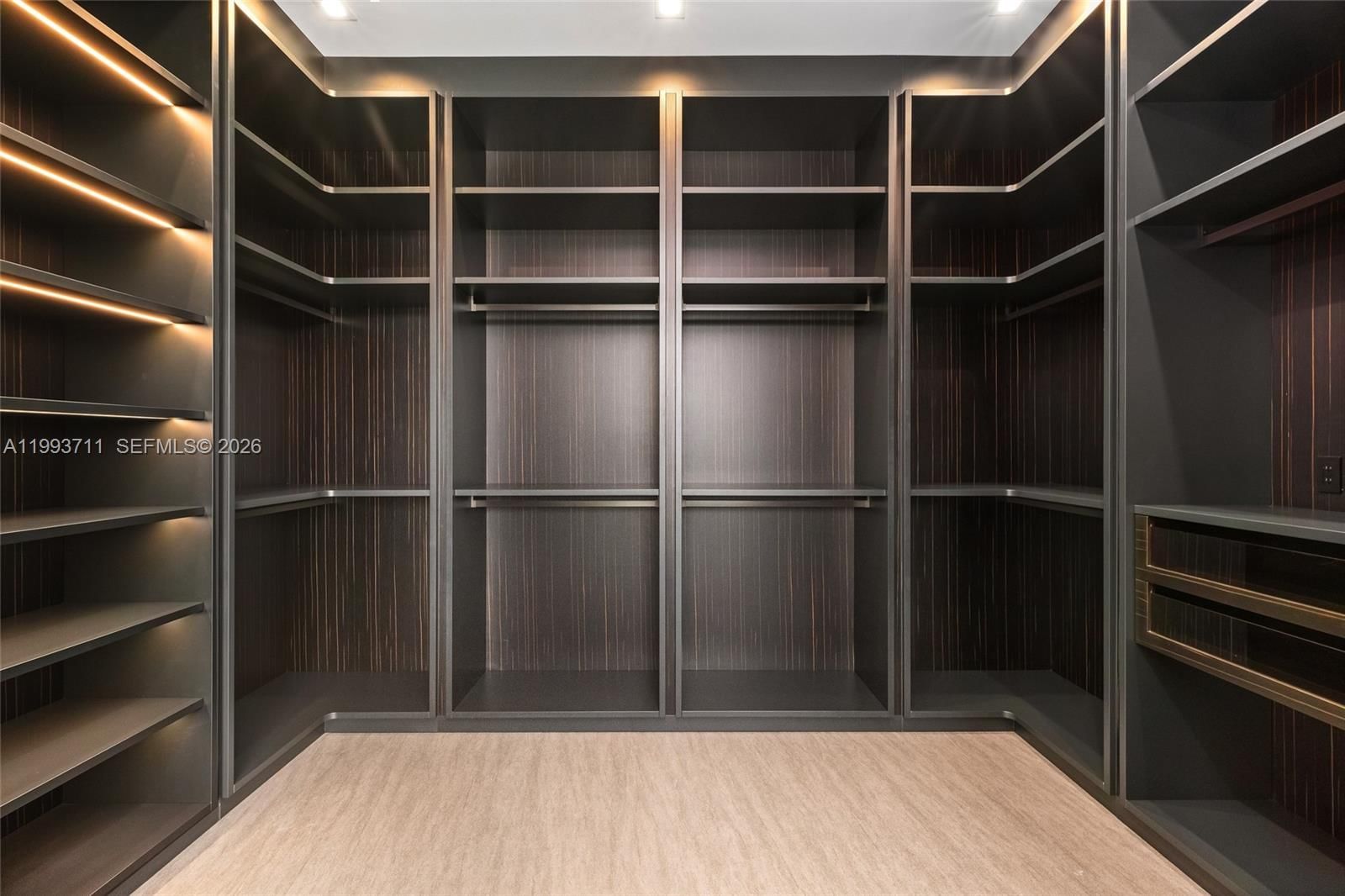 Real estate property located at 2560 Del Lago Dr, Broward, Del Lago Isle, Fort Lauderdale, FL