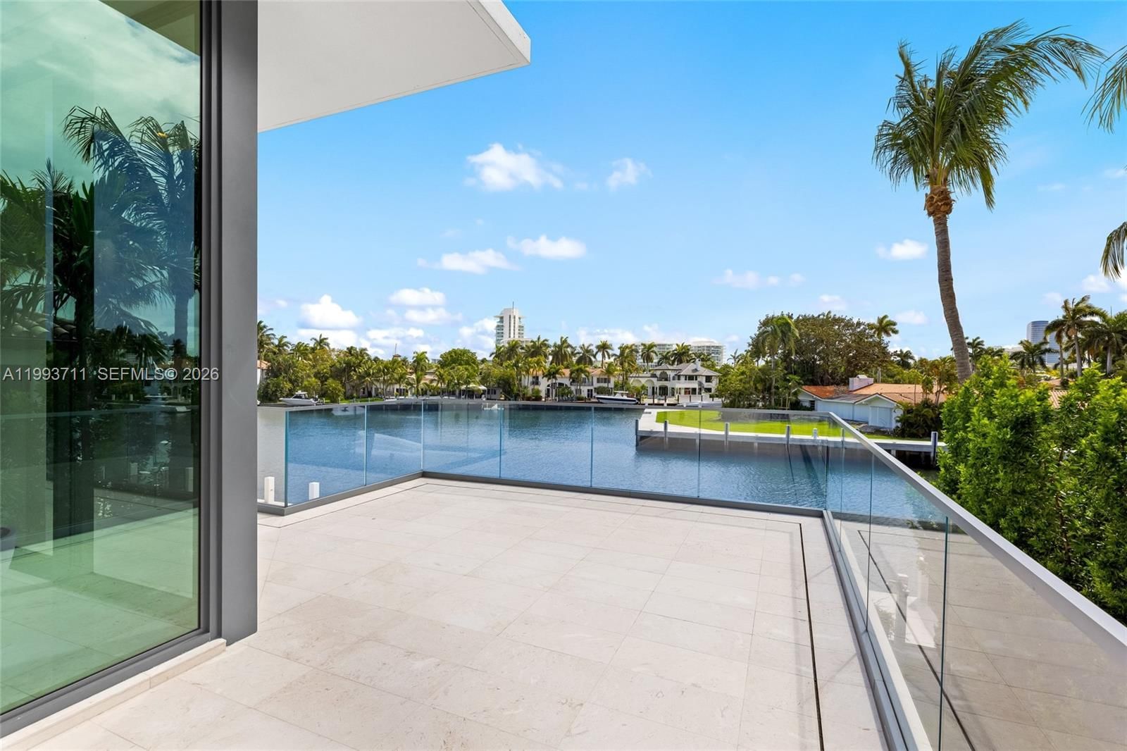 Real estate property located at 2560 Del Lago Dr, Broward, Del Lago Isle, Fort Lauderdale, FL
