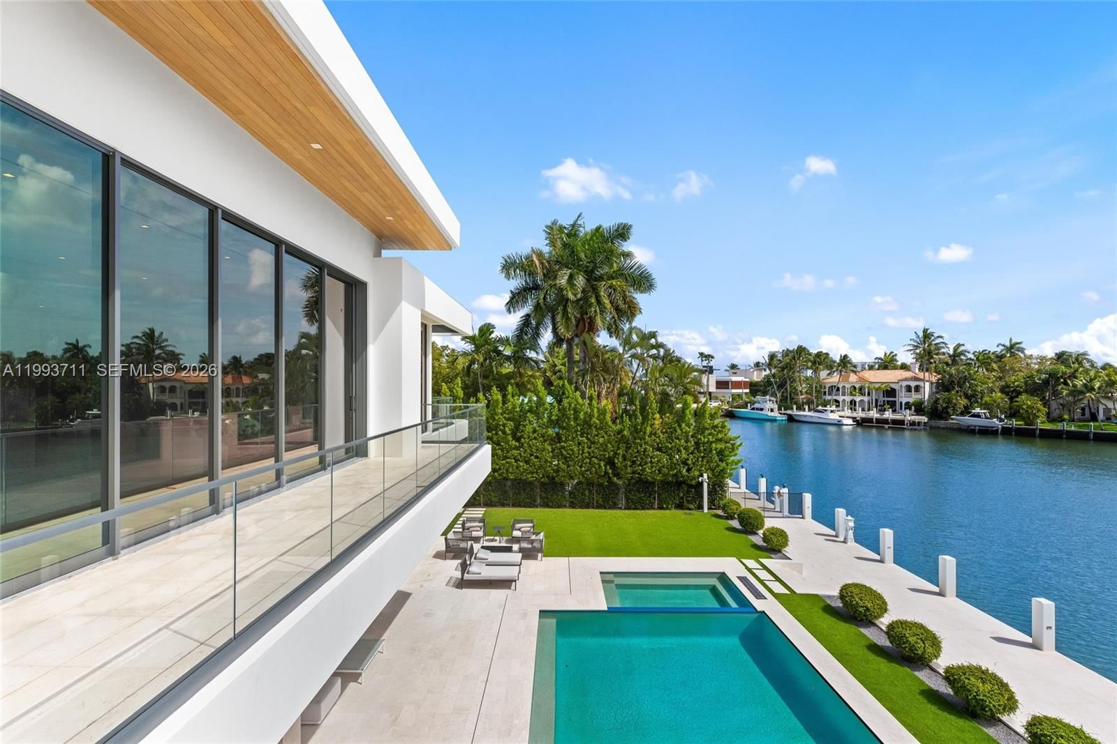Real estate property located at 2560 Del Lago Dr, Broward, Del Lago Isle, Fort Lauderdale, FL
