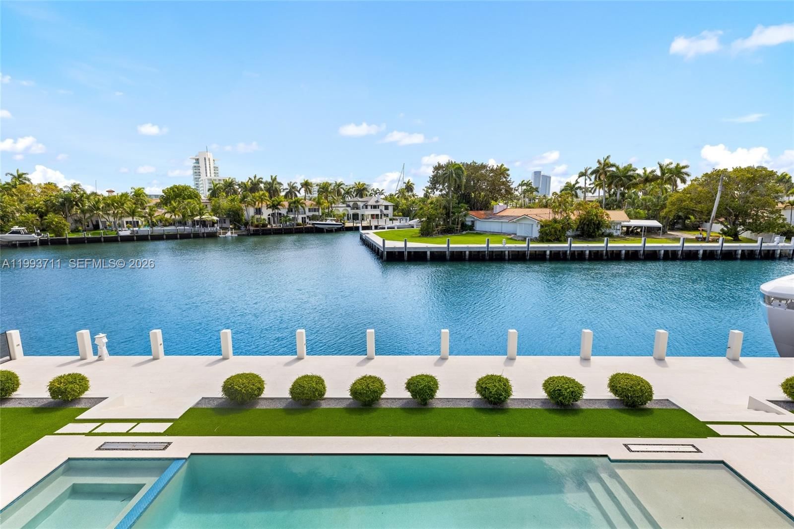 Real estate property located at 2560 Del Lago Dr, Broward, Del Lago Isle, Fort Lauderdale, FL