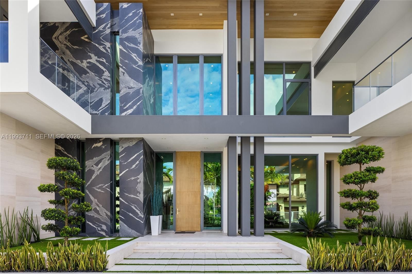 Real estate property located at 2560 Del Lago Dr, Broward, Del Lago Isle, Fort Lauderdale, FL