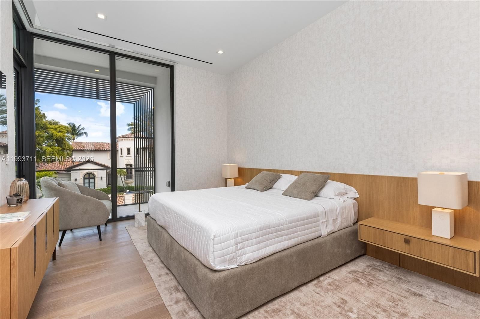 Real estate property located at 2560 Del Lago Dr, Broward, Del Lago Isle, Fort Lauderdale, FL