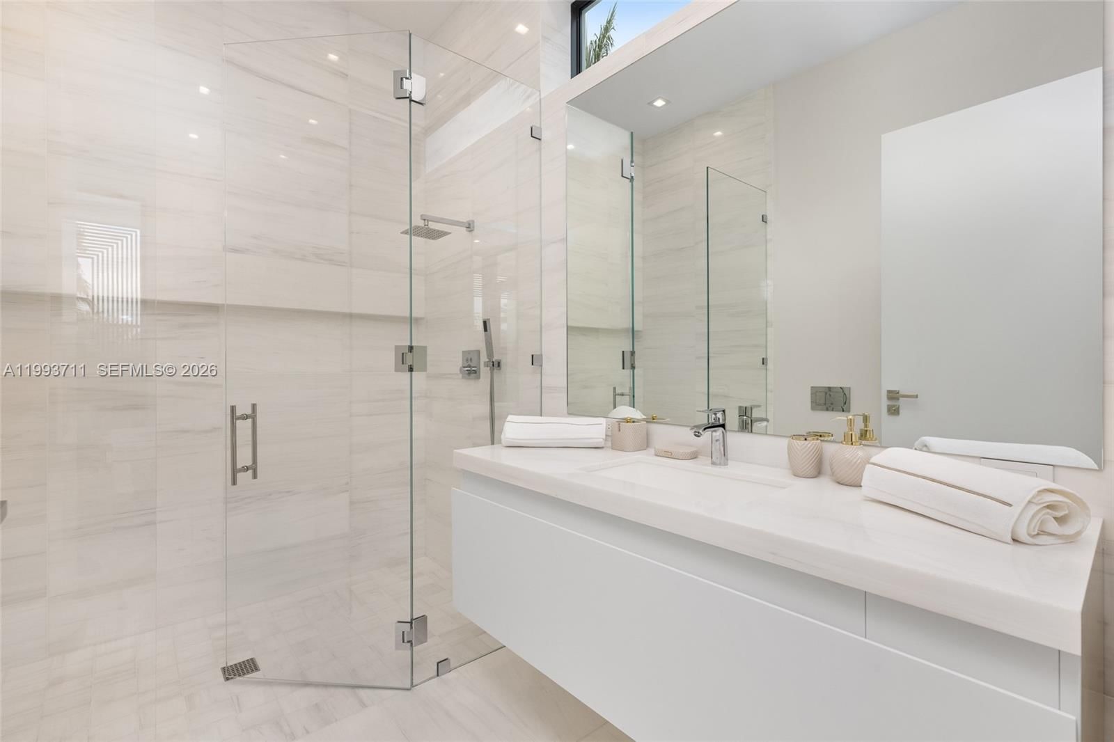 Real estate property located at 2560 Del Lago Dr, Broward, Del Lago Isle, Fort Lauderdale, FL