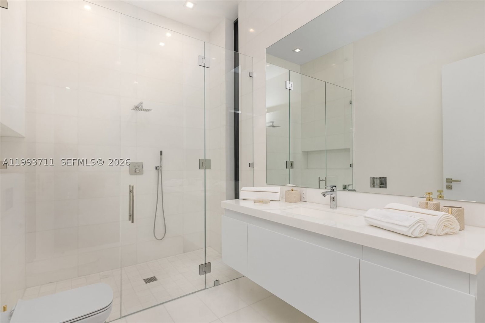 Real estate property located at 2560 Del Lago Dr, Broward, Del Lago Isle, Fort Lauderdale, FL