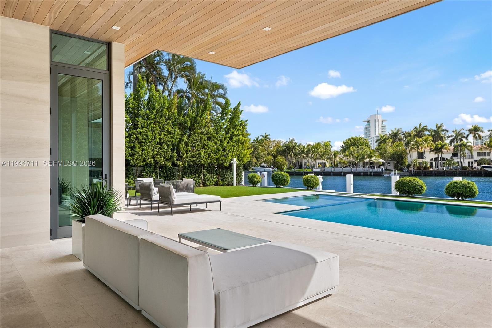 Real estate property located at 2560 Del Lago Dr, Broward, Del Lago Isle, Fort Lauderdale, FL