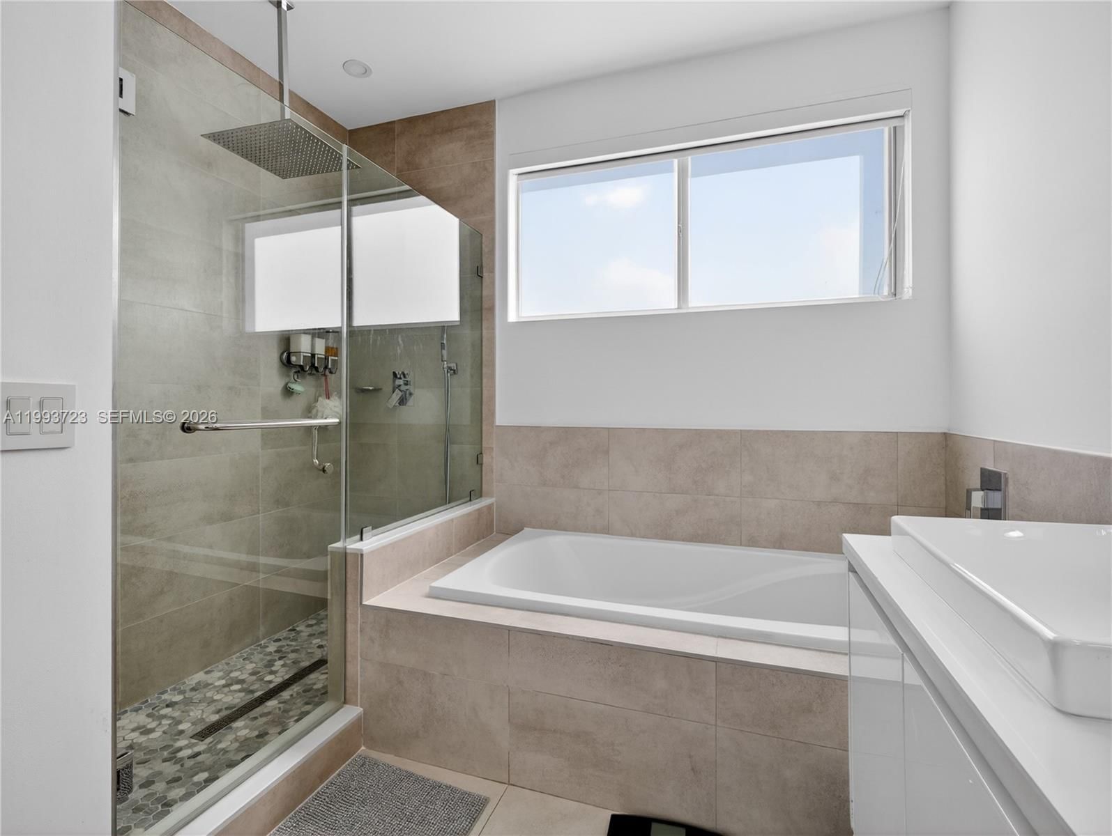 Real estate property located at 7159 102nd Place, Miami-dade, Neovita, Doral, FL