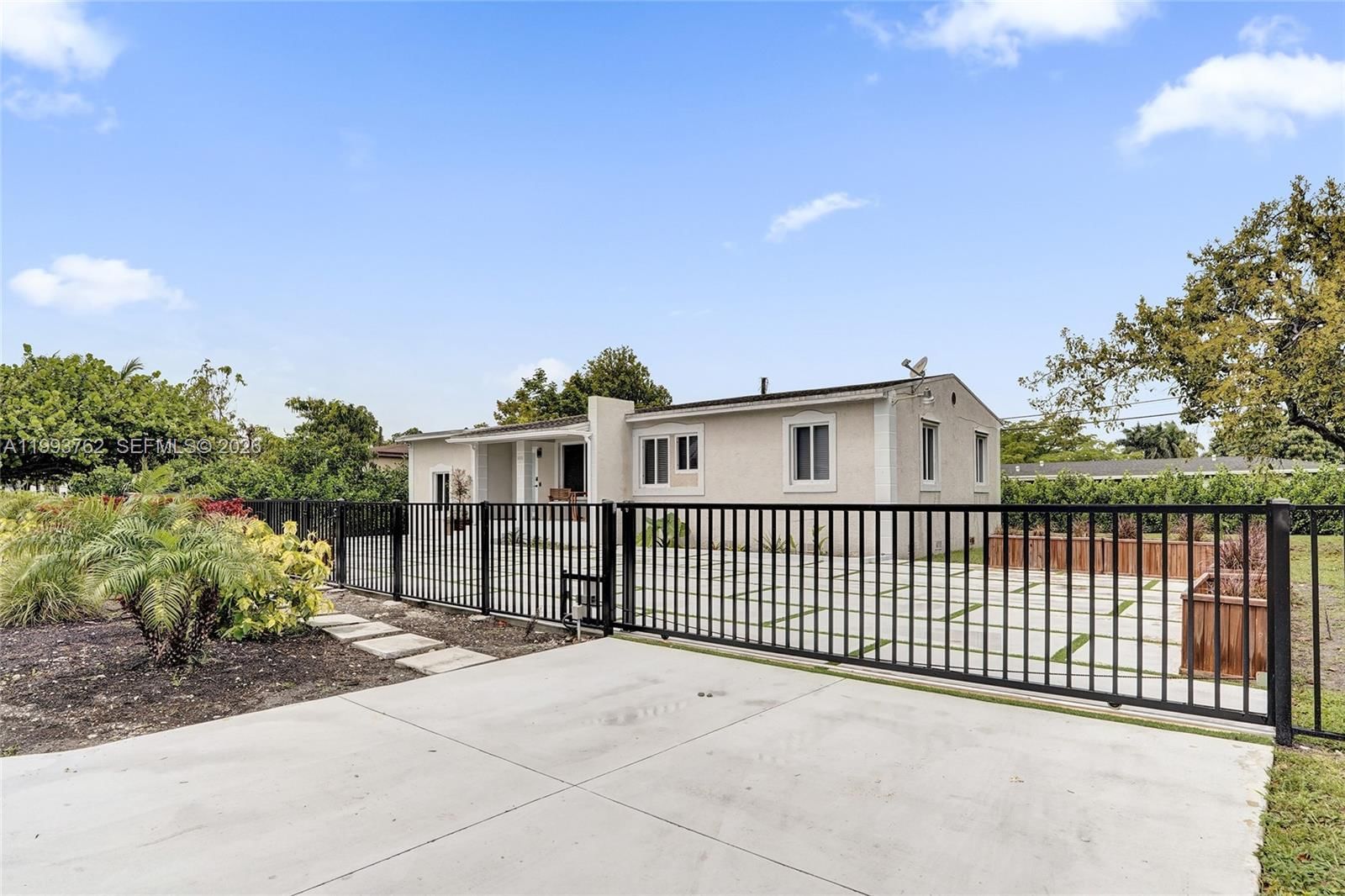 Real estate property located at 1001 148th St, Miami-dade, Biscayne Gardens Sec F Pt, Miami, FL