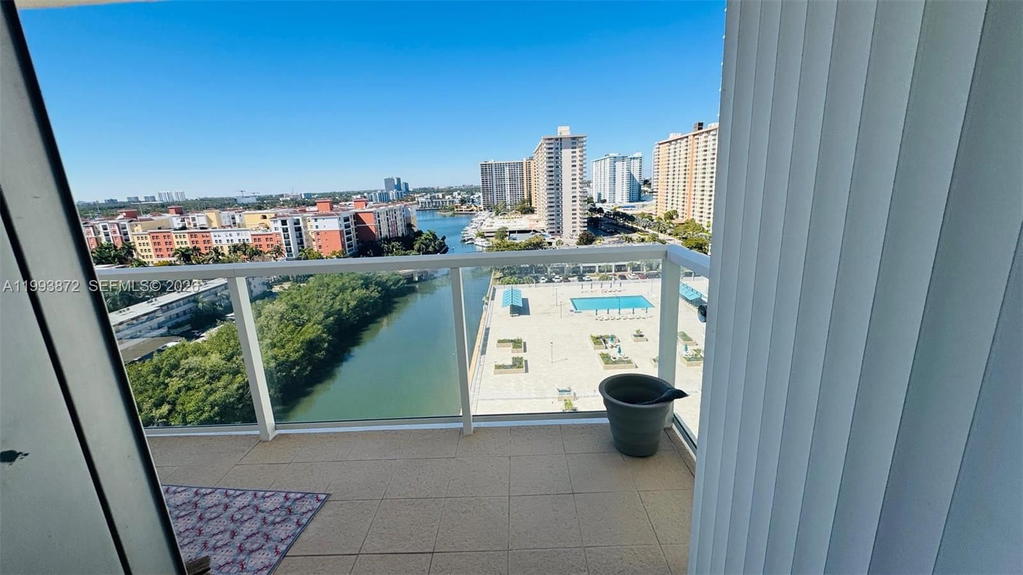 Real estate property located at 230 174th St #1518, Miami-dade, Winston Tower 300 Condo, Sunny Isles Beach, FL