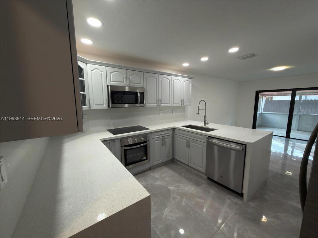 Real estate property located at 1647 136th Pl, Miami-dade, Tamiami Lakes Sec 3, Miami, FL