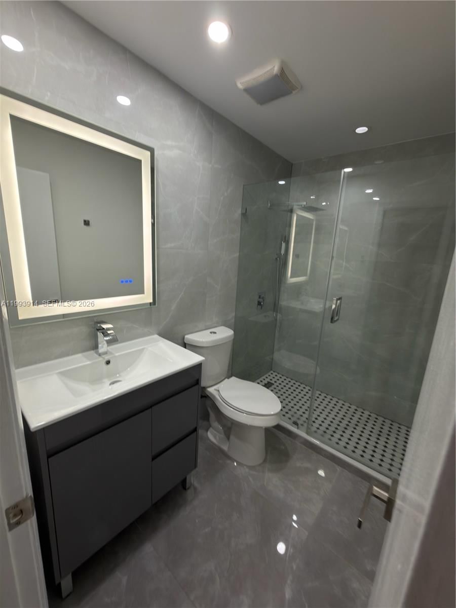 Real estate property located at 1647 136th Pl, Miami-dade, Tamiami Lakes Sec 3, Miami, FL