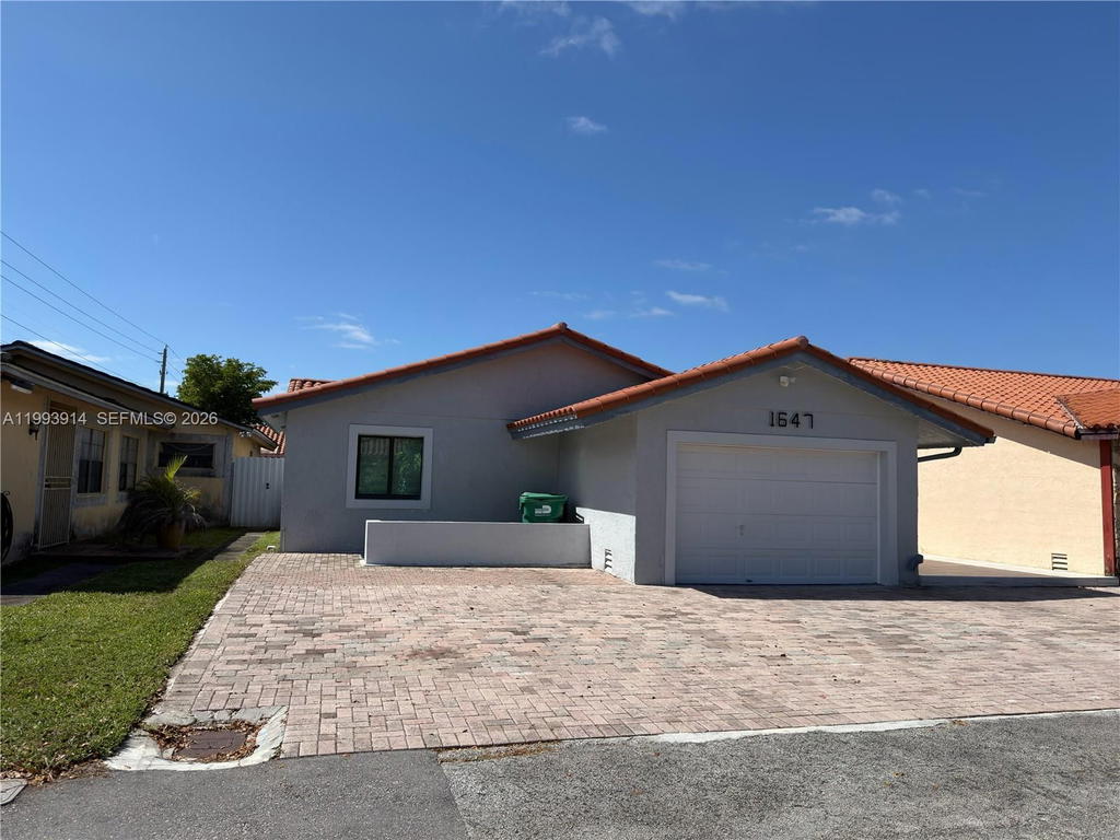 Real estate property located at 1647 136th Pl, Miami-dade, Tamiami Lakes Sec 3, Miami, FL
