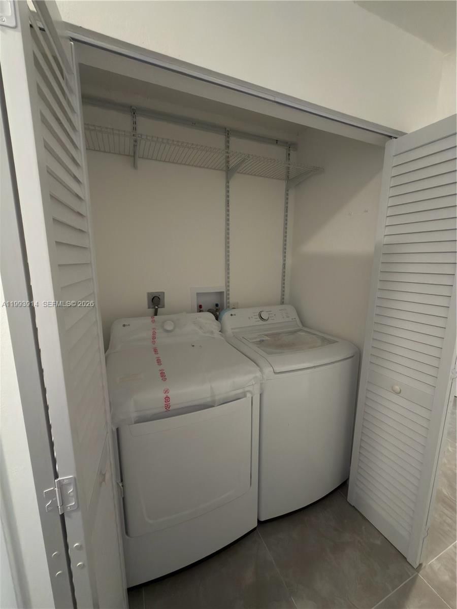 Real estate property located at 1647 136th Pl, Miami-dade, Tamiami Lakes Sec 3, Miami, FL