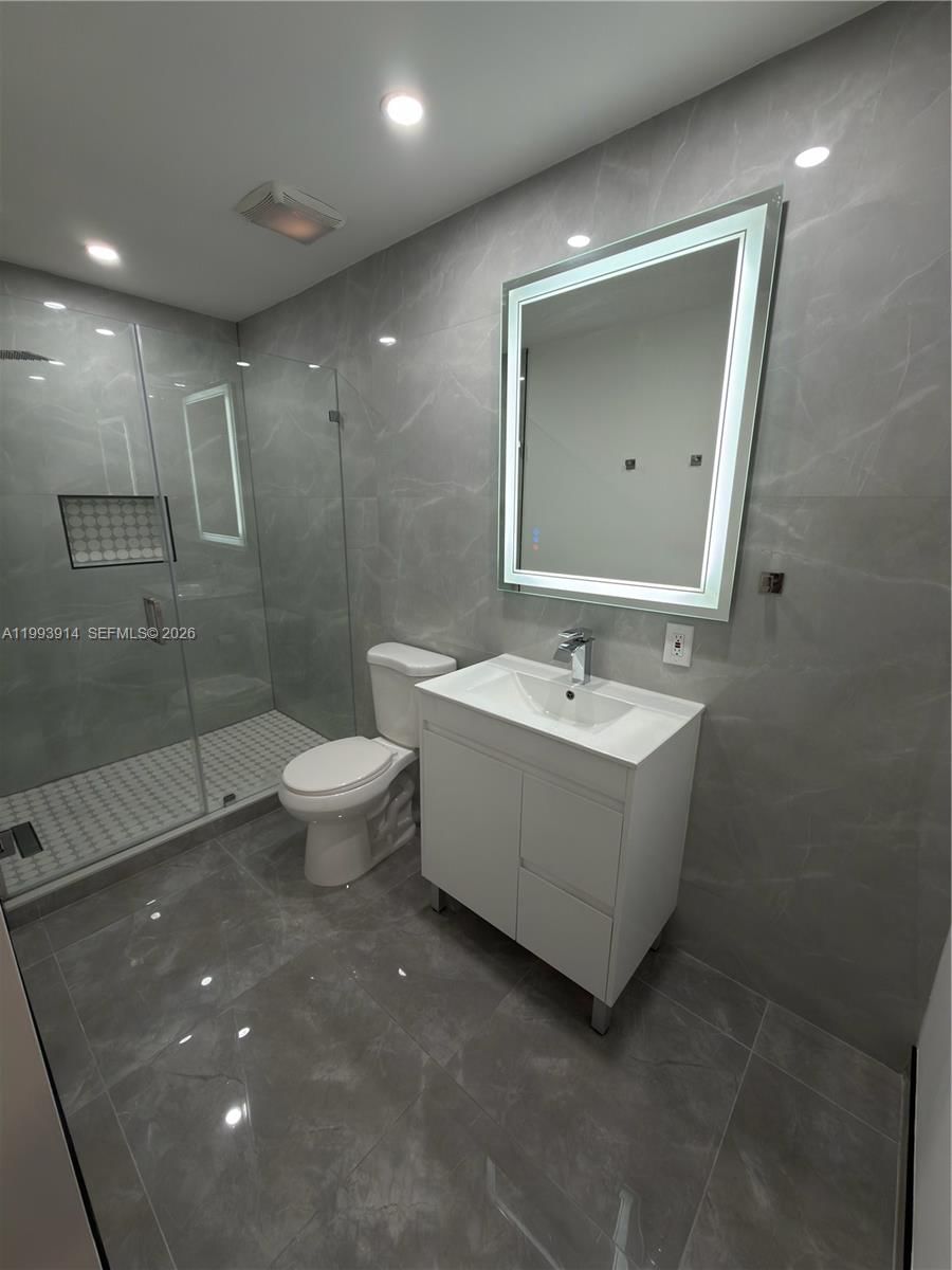 Real estate property located at 1647 136th Pl, Miami-dade, Tamiami Lakes Sec 3, Miami, FL
