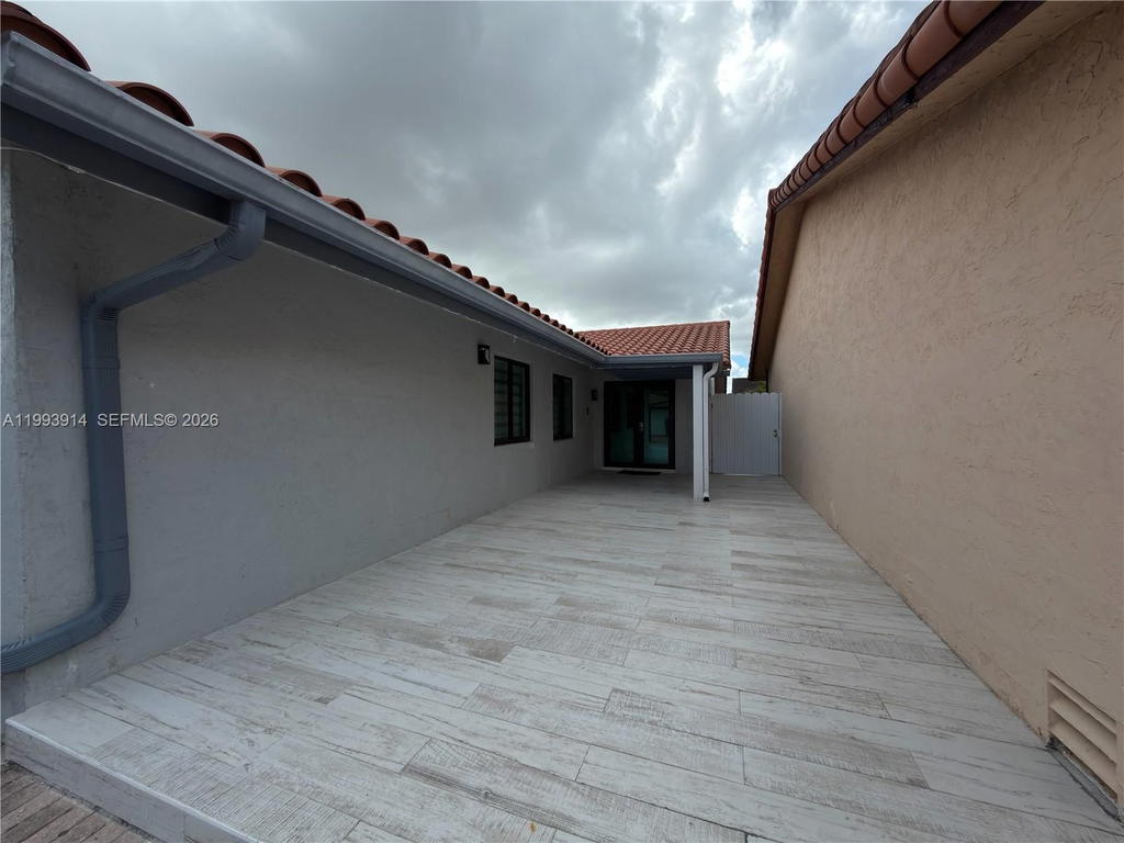 Real estate property located at 1647 136th Pl, Miami-dade, Tamiami Lakes Sec 3, Miami, FL