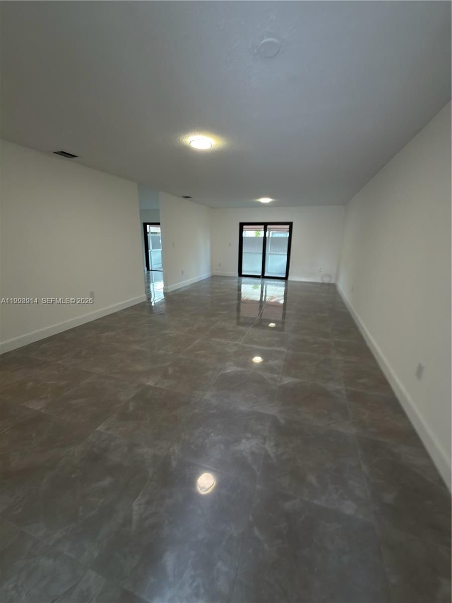 Real estate property located at 1647 136th Pl, Miami-dade, Tamiami Lakes Sec 3, Miami, FL