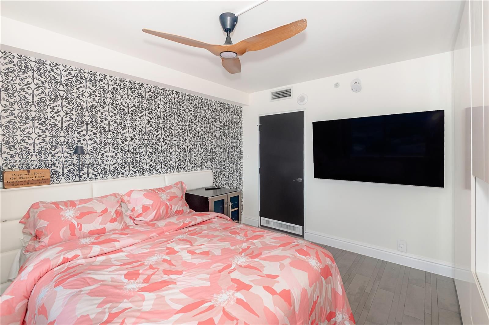 Real estate property located at 1100 West Ave #1427, Miami-dade, 1100 West Condo, Miami Beach, FL