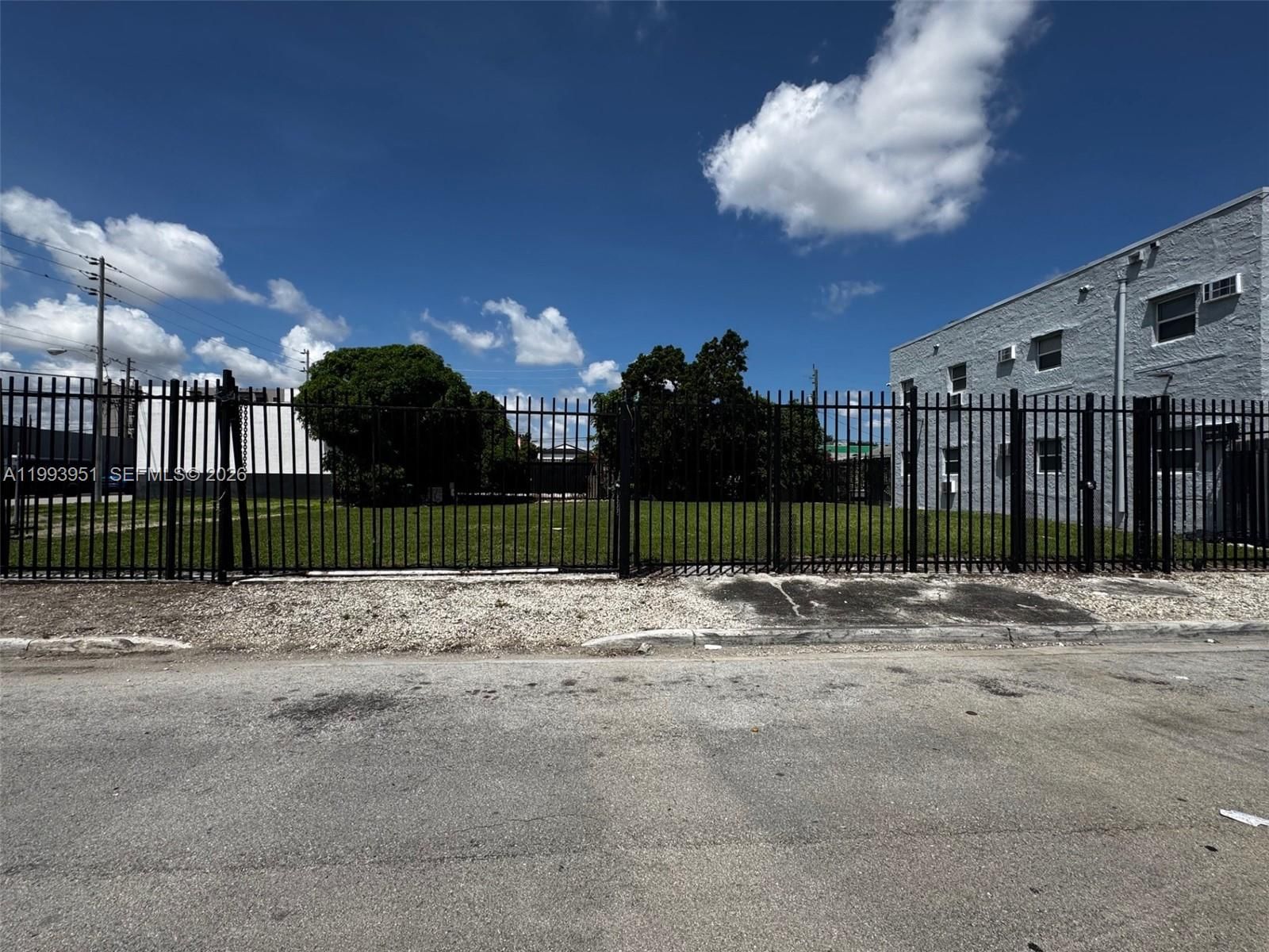Real estate property located at 2410 7th Ct, Miami-dade, Sunshine Park, Miami, FL