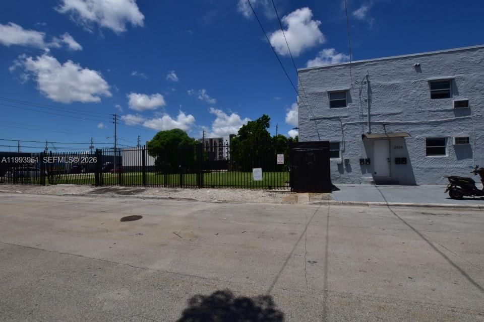 Real estate property located at 2410 7th Ct, Miami-dade, Sunshine Park, Miami, FL