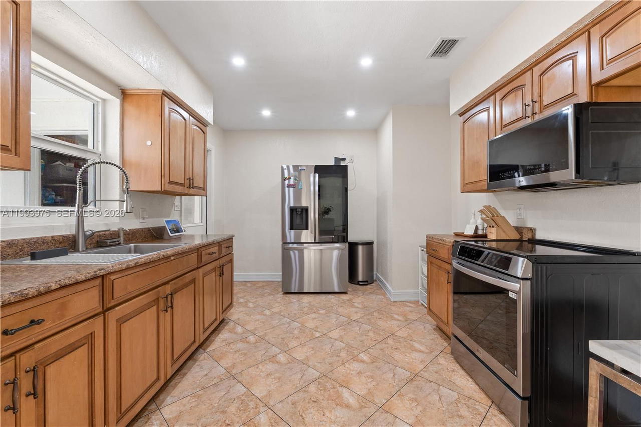 Real estate property located at 16110 28th Pl, Miami-dade, Golden Highlands Est, Miami Gardens, FL