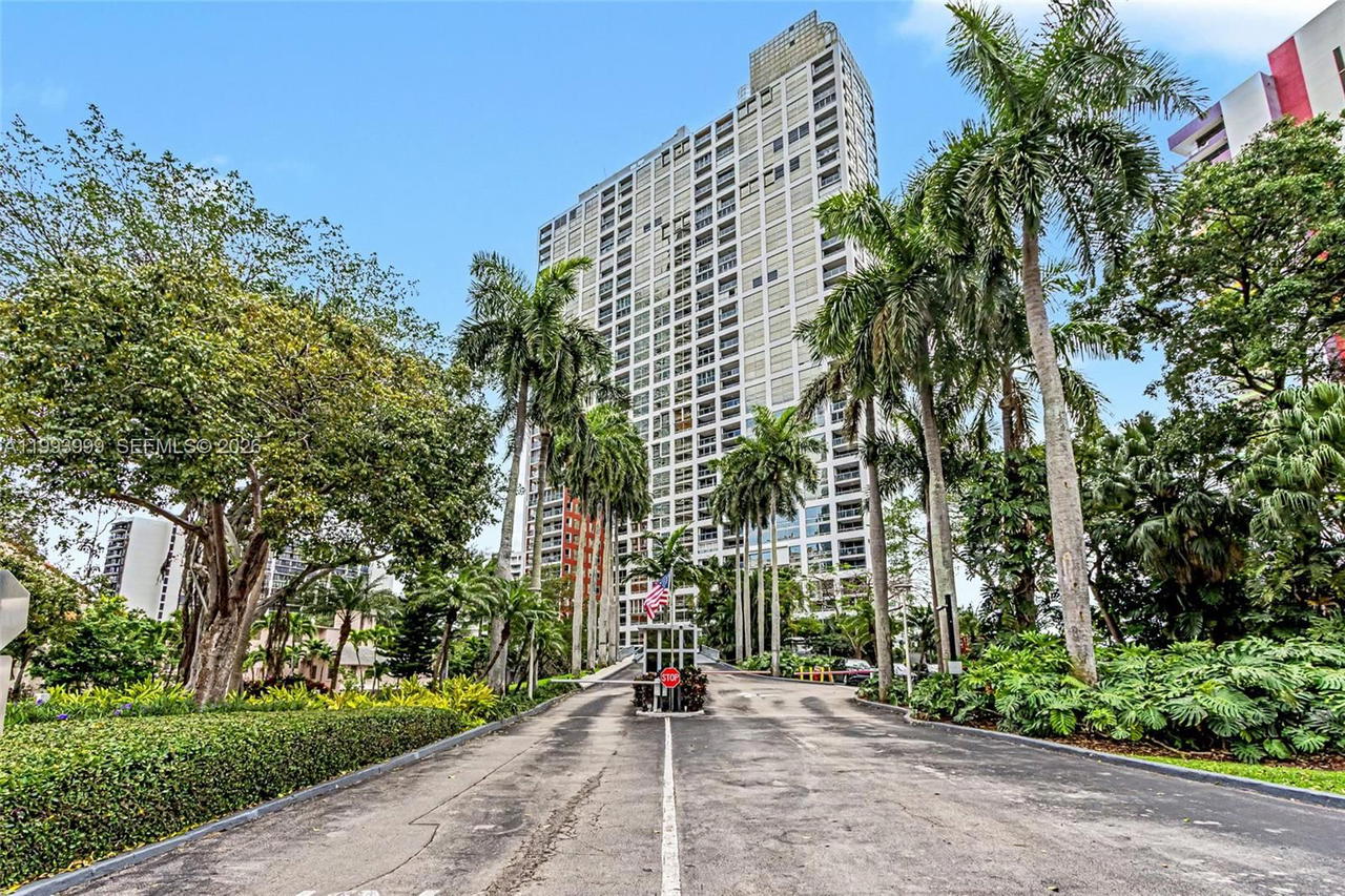 Real estate property located at 1541 Brickell Ave B2904, Miami-dade, The Palace Condo, Miami, FL