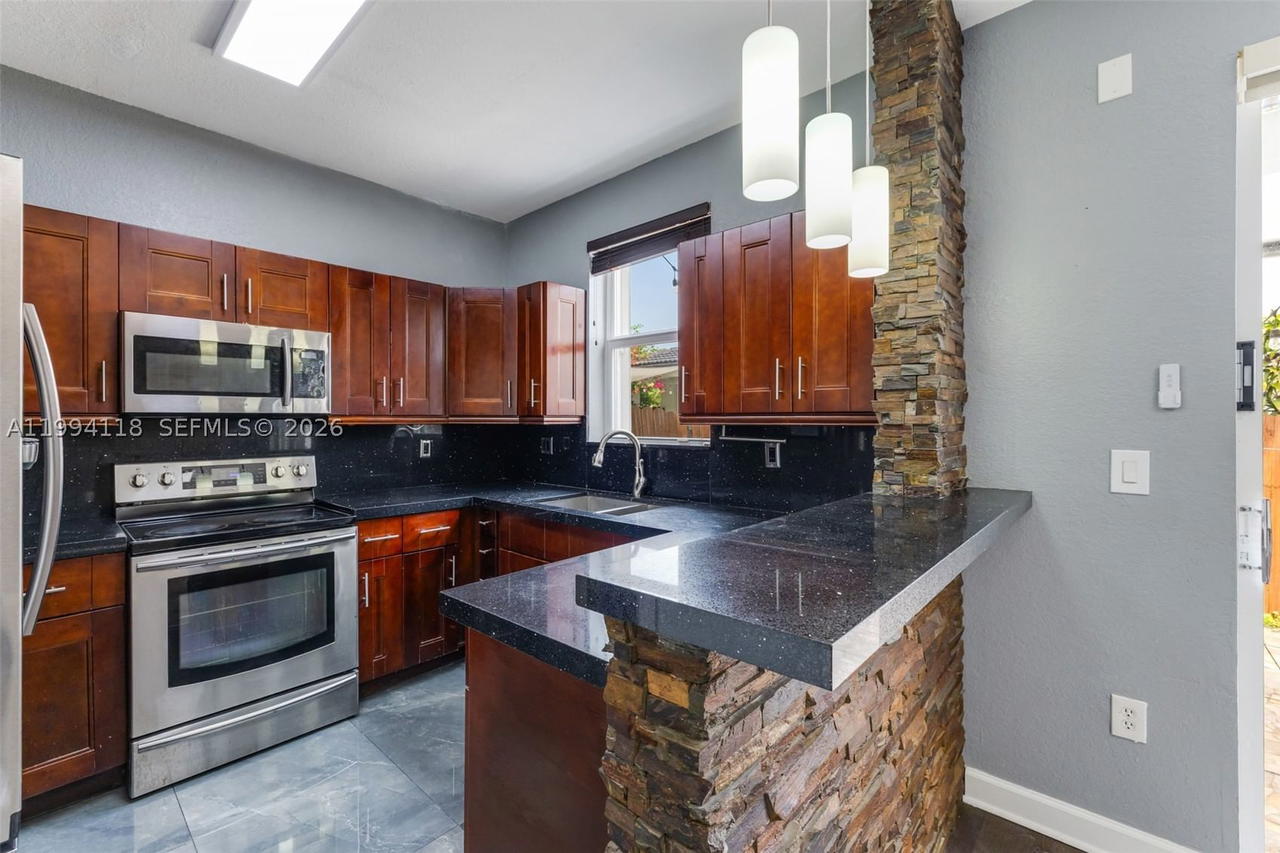 Real estate property located at 11507 77th St, Miami-dade, Doral Isles North Sec Two, Doral, FL
