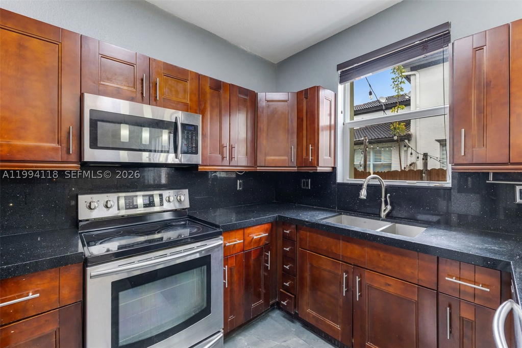 Real estate property located at 11507 77th St, Miami-dade, Doral Isles North Sec Two, Doral, FL