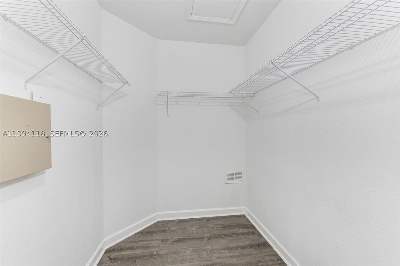Real estate property located at 11507 77th St, Miami-dade, Doral Isles North Sec Two, Doral, FL