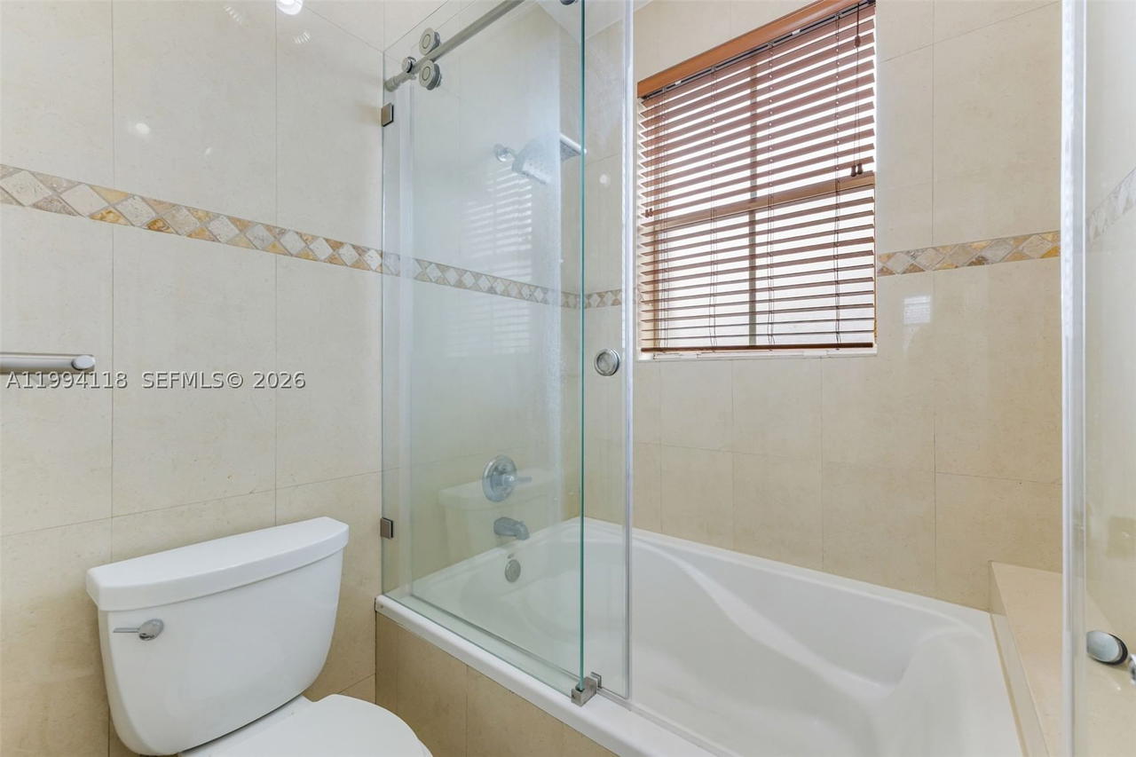 Real estate property located at 11507 77th St, Miami-dade, Doral Isles North Sec Two, Doral, FL