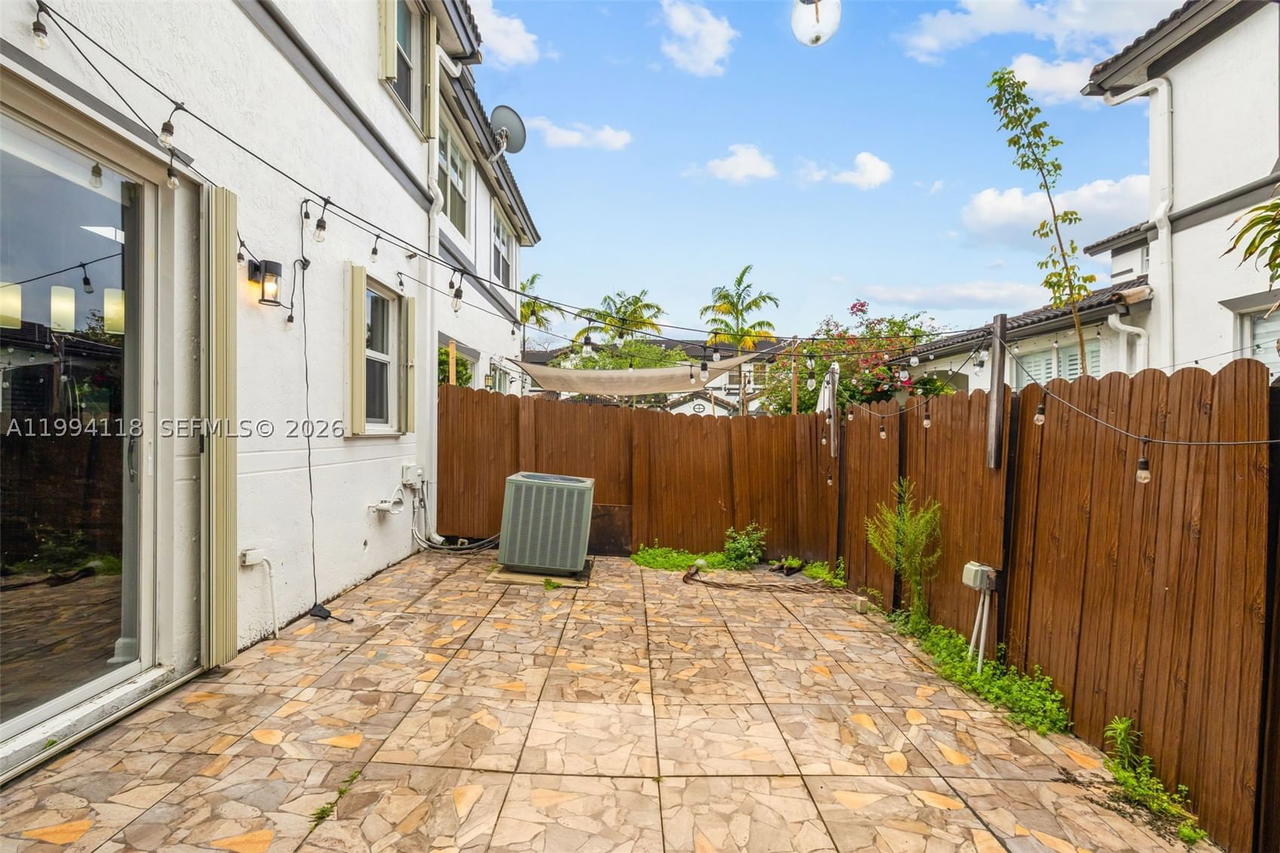 Real estate property located at 11507 77th St, Miami-dade, Doral Isles North Sec Two, Doral, FL