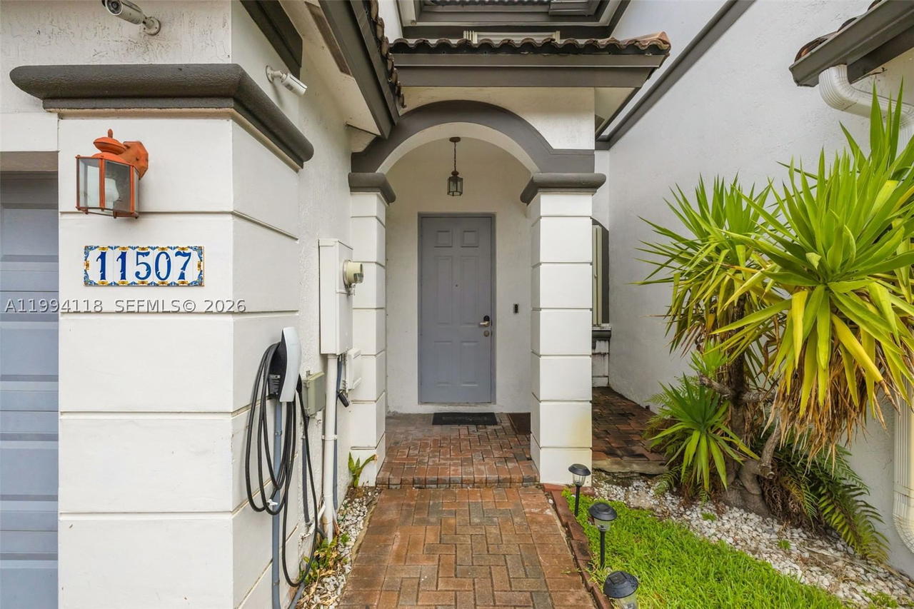 Real estate property located at 11507 77th St, Miami-dade, Doral Isles North Sec Two, Doral, FL