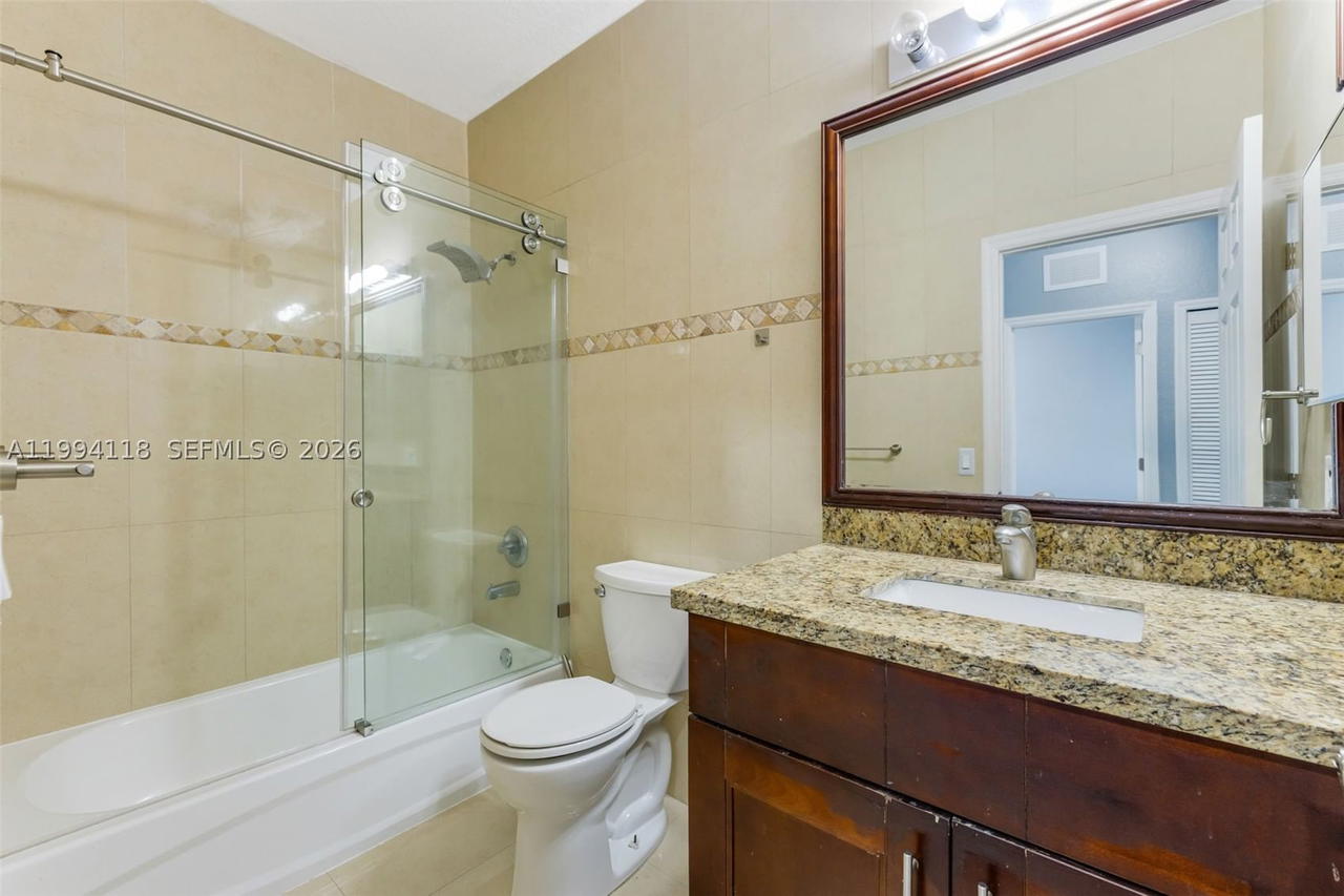 Real estate property located at 11507 77th St, Miami-dade, Doral Isles North Sec Two, Doral, FL