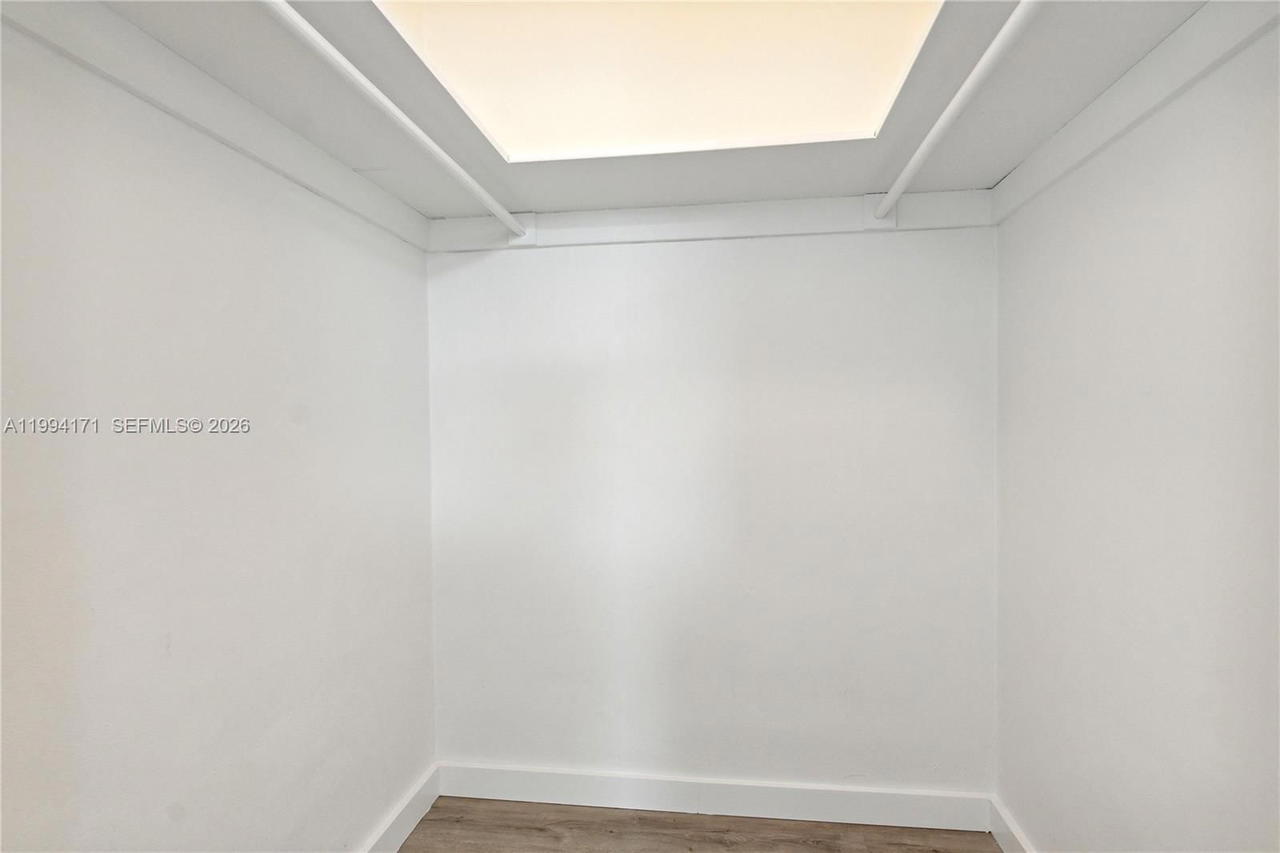 Real estate property located at 1200 West Ave #528, Miami-dade, Mirador 1200 Condo, Miami Beach, FL