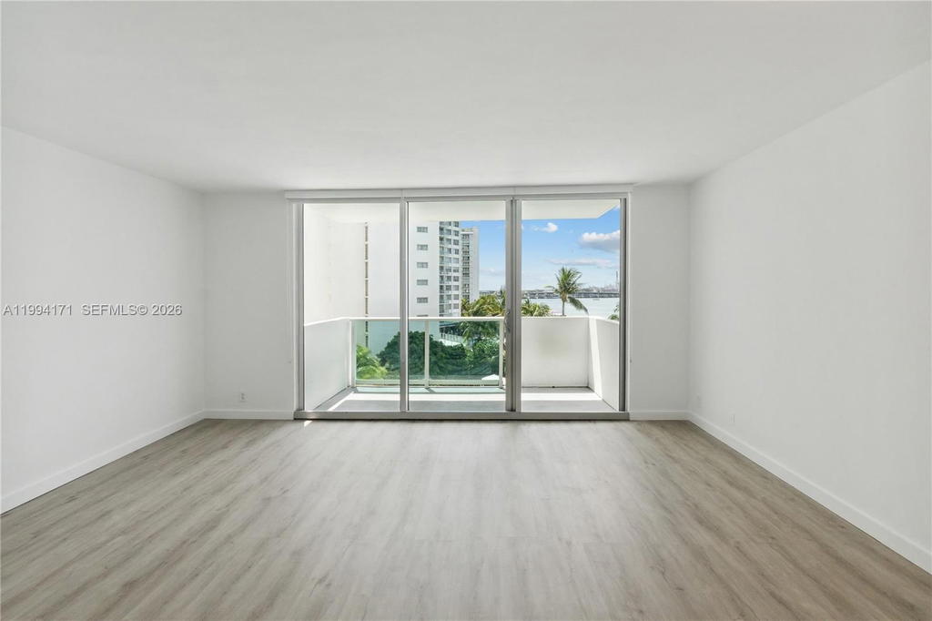 Real estate property located at 1200 West Ave #528, Miami-dade, Mirador 1200 Condo, Miami Beach, FL