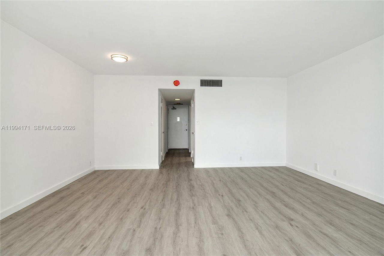 Real estate property located at 1200 West Ave #528, Miami-dade, Mirador 1200 Condo, Miami Beach, FL