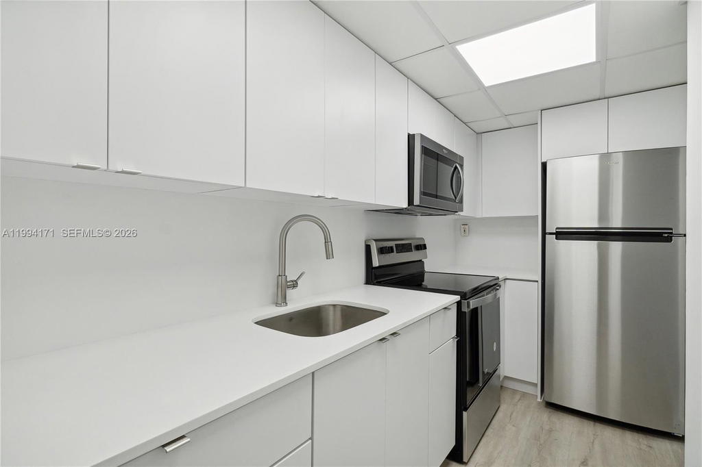 Real estate property located at 1200 West Ave #528, Miami-dade, Mirador 1200 Condo, Miami Beach, FL