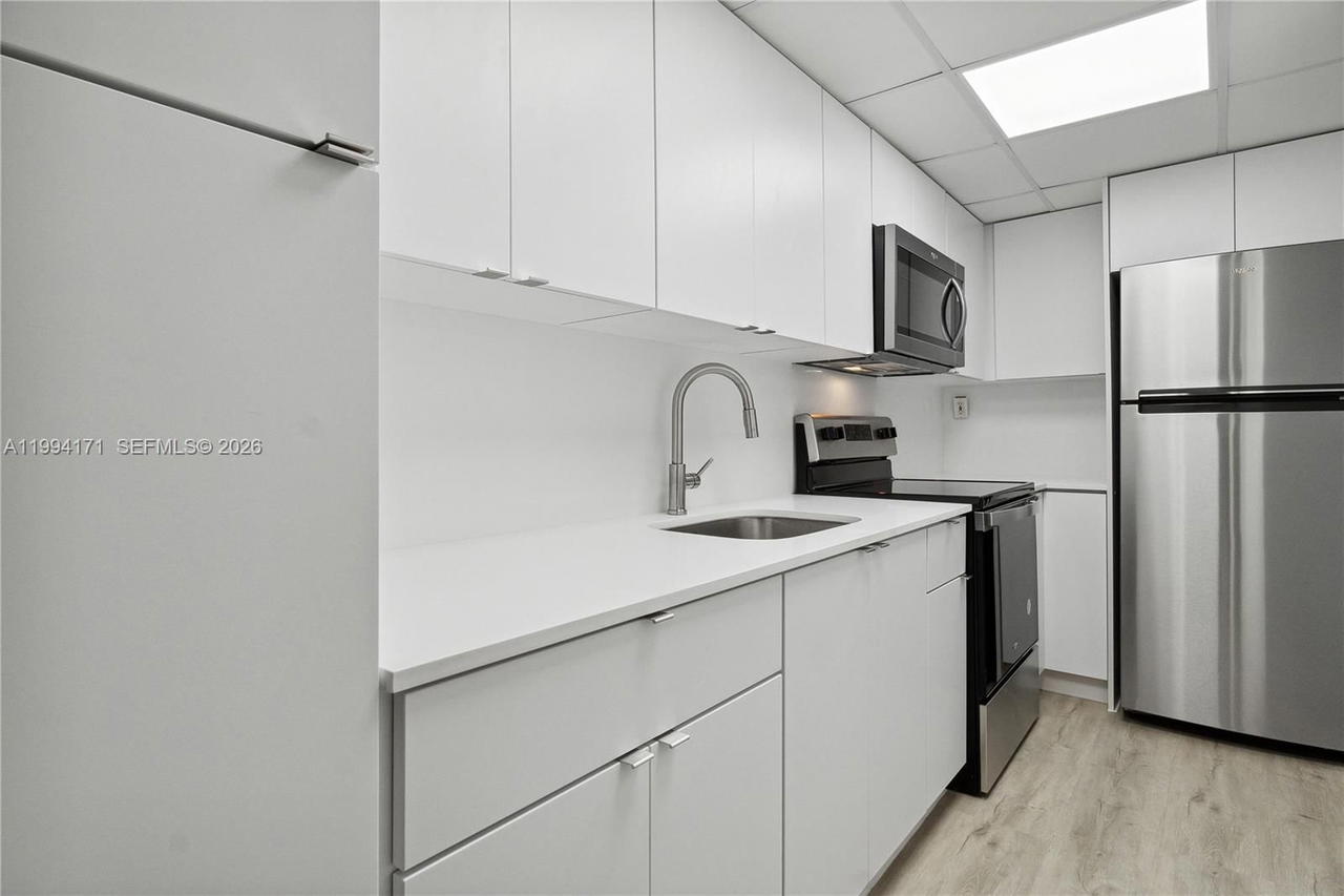 Real estate property located at 1200 West Ave #528, Miami-dade, Mirador 1200 Condo, Miami Beach, FL