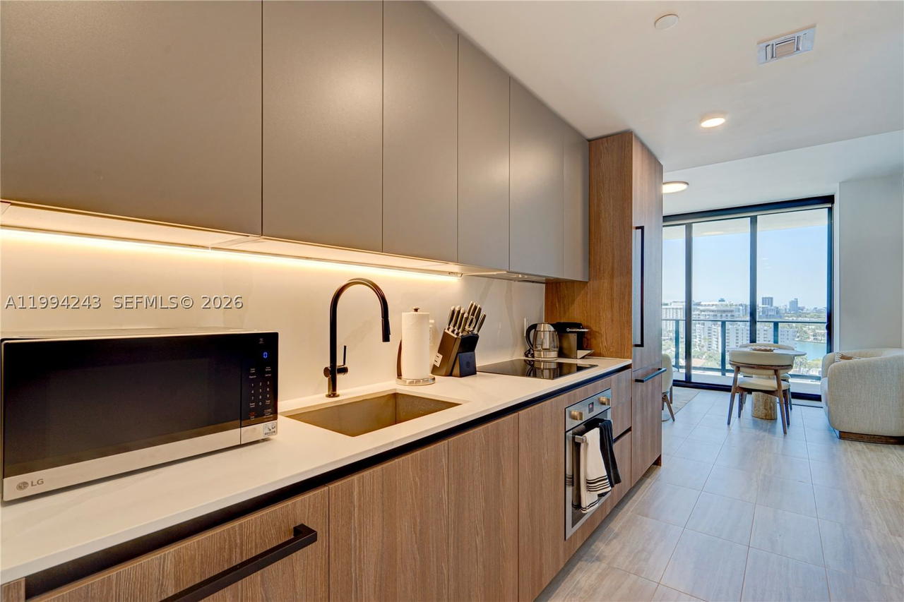 Real estate property located at 580 72nd St #1708, Miami-dade, 72 Park Condo, Miami Beach, FL