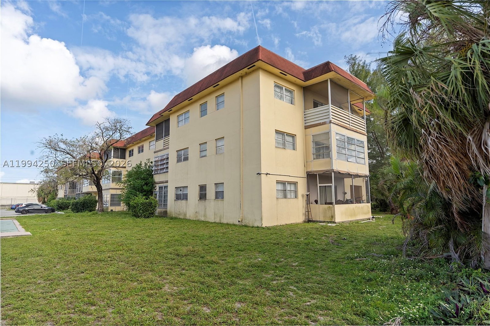 Real estate property located at 4043 16th St #207, Broward, Majestic Gardens Condomin, Lauderhill, FL