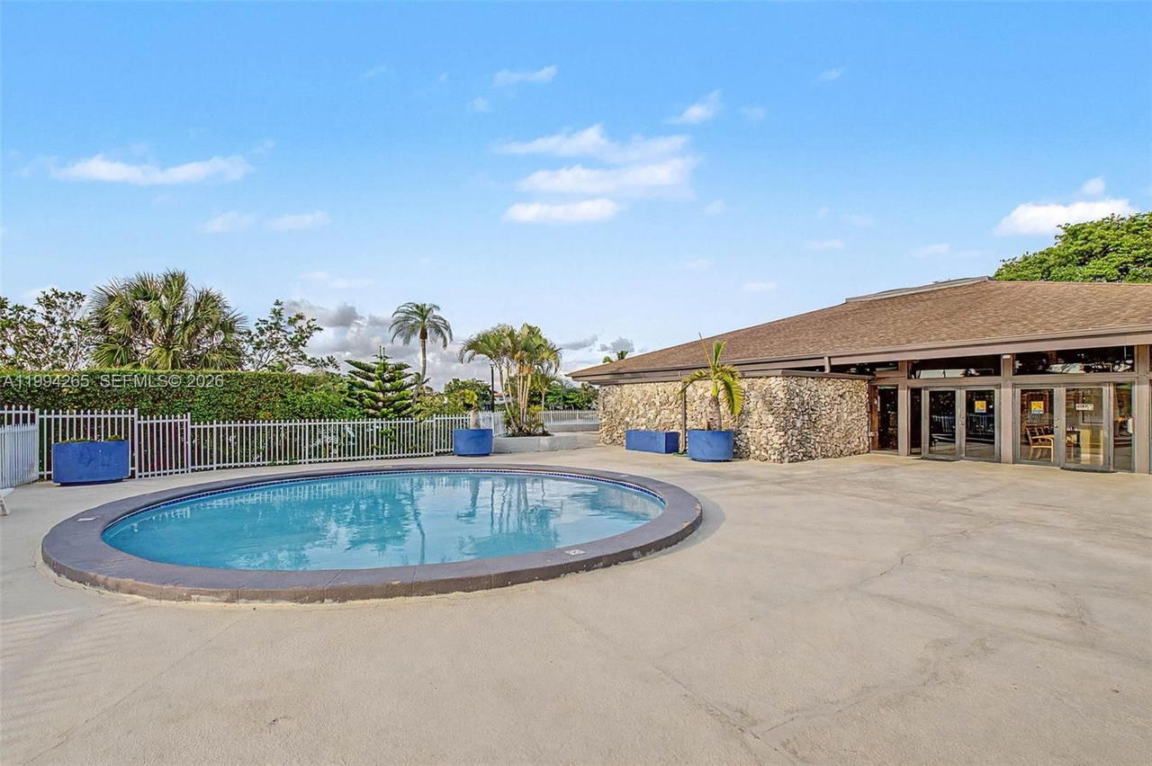 Real estate property located at 7104 113th Ave, Miami-dade, Snapper Creek Townhouses, Miami, FL