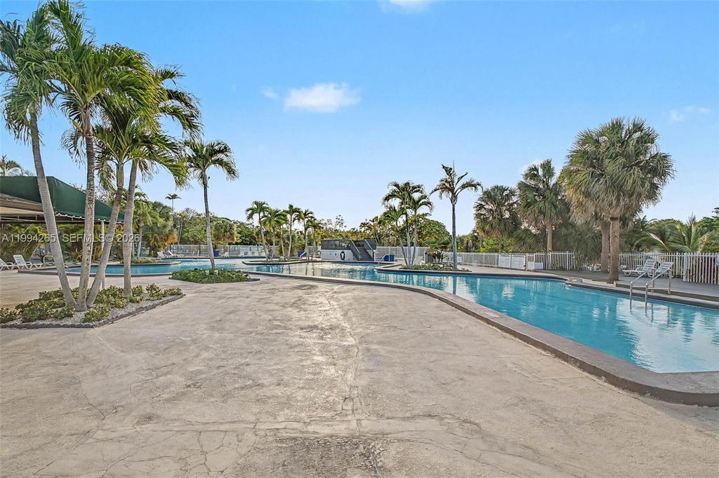 Real estate property located at 7104 113th Ave, Miami-dade, Snapper Creek Townhouses, Miami, FL