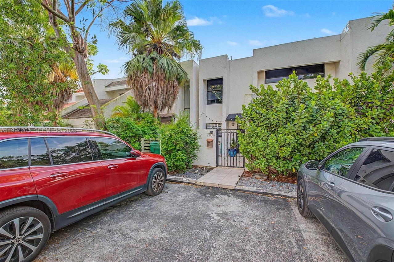 Real estate property located at 7104 113th Ave, Miami-dade, Snapper Creek Townhouses, Miami, FL