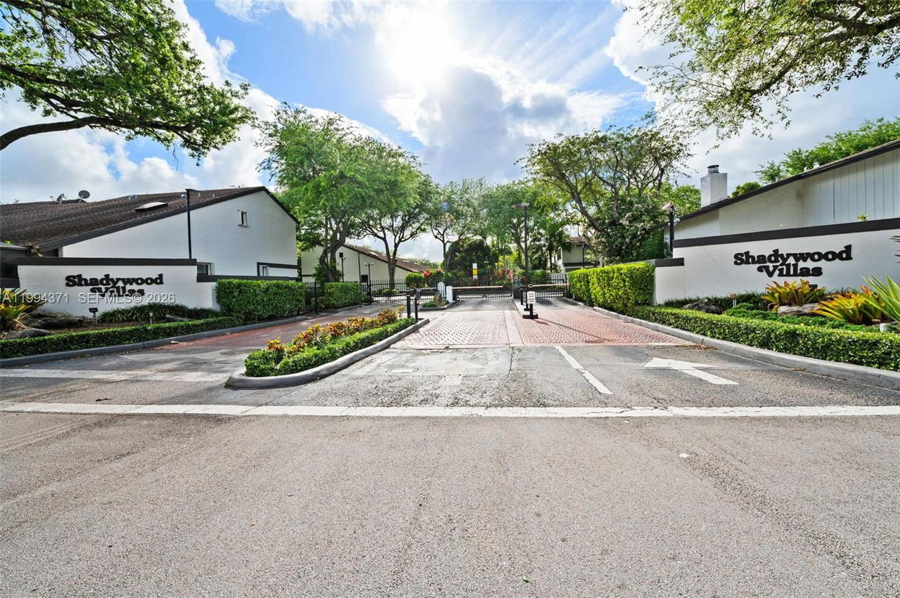 Real estate property located at 11758 92nd Ter, Miami-dade, Shadywood Villas Amended, Miami, FL