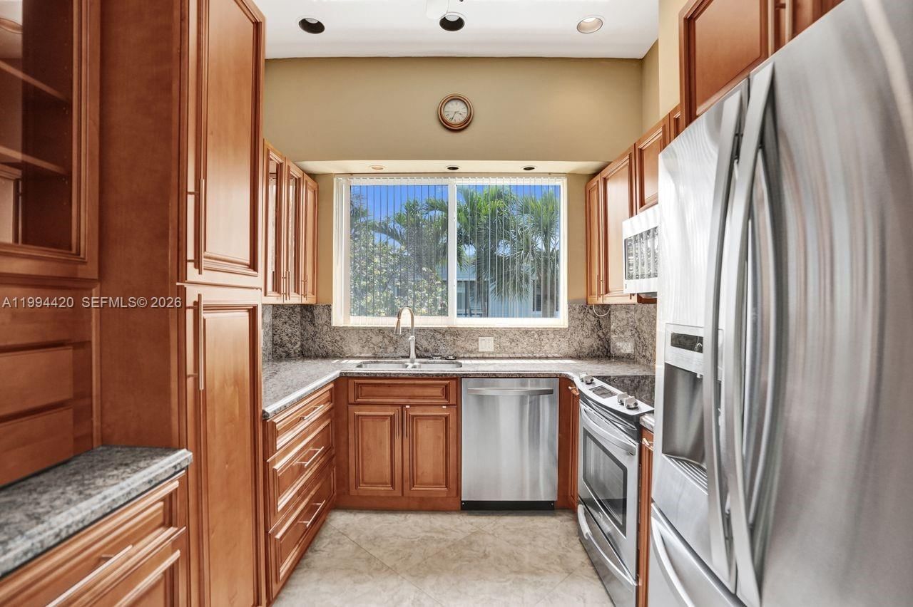 Real estate property located at 1578 Ocean Ln #214, Broward, Oceanage Condo, Fort Lauderdale, FL